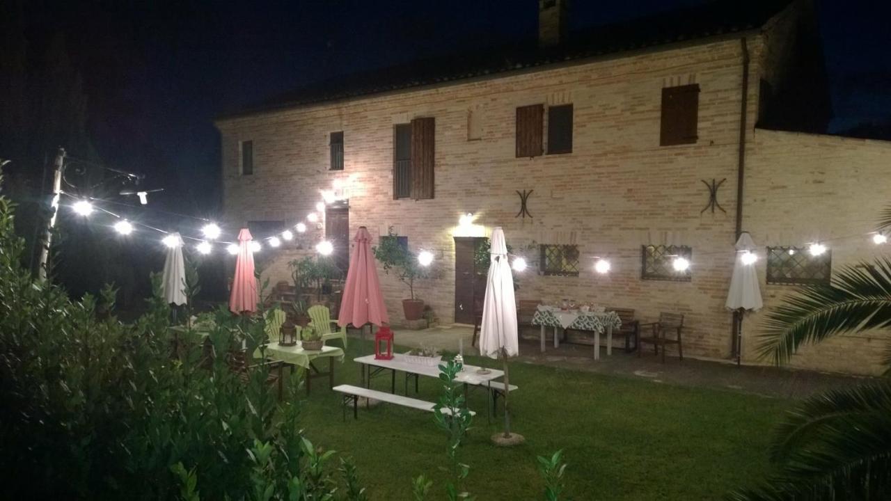 Affitta Camere Il Pettirosso แฟร์โม ภายนอก รูปภาพ