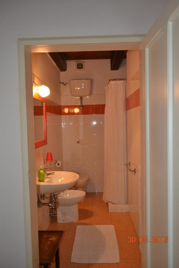 Affitta Camere Il Pettirosso แฟร์โม ภายนอก รูปภาพ
